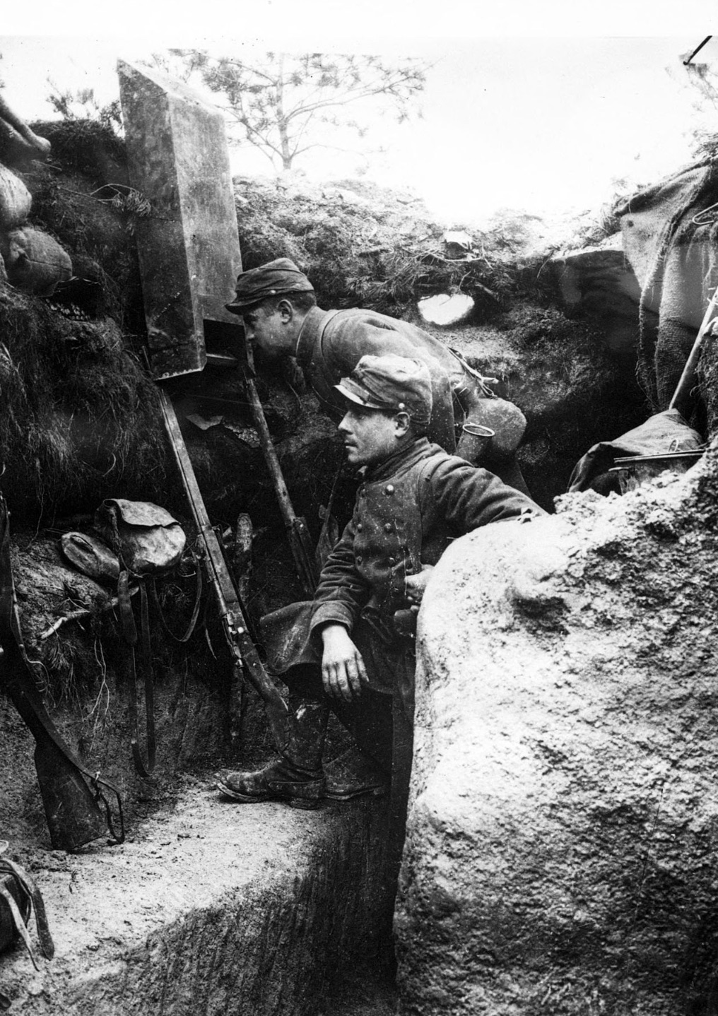 French troopers using a periscope 